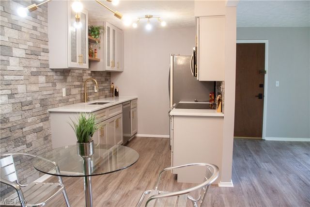 16475 Heather Lane 202, Middleburg Heights, OH 44130