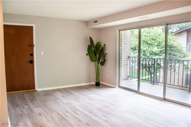 16475 Heather Lane 202, Middleburg Heights, OH 44130