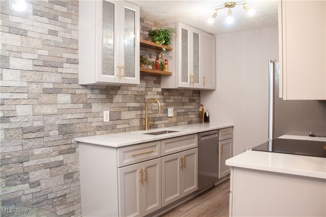 16475 Heather Lane 202, Middleburg Heights, OH 44130