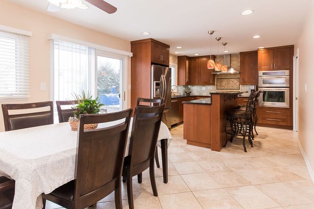 461 Middlesex Court, Buffalo Grove, IL 60089