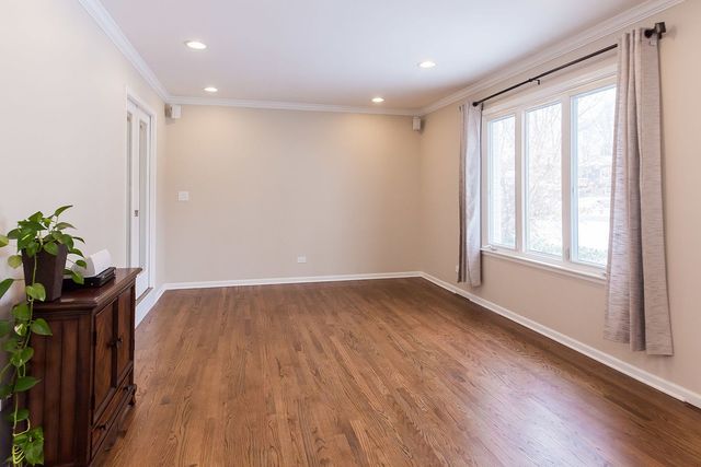 461 Middlesex Court, Buffalo Grove, IL 60089