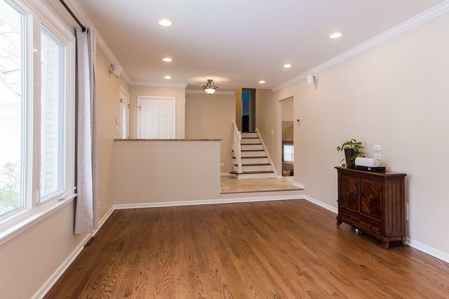 461 Middlesex Court, Buffalo Grove, IL 60089