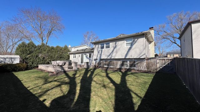 461 Middlesex Court, Buffalo Grove, IL 60089