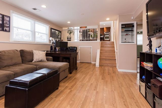 461 Middlesex Court, Buffalo Grove, IL 60089