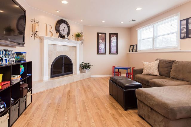 461 Middlesex Court, Buffalo Grove, IL 60089