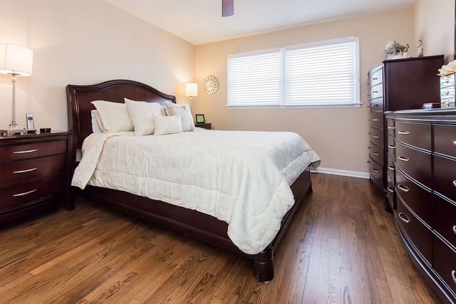 461 Middlesex Court, Buffalo Grove, IL 60089