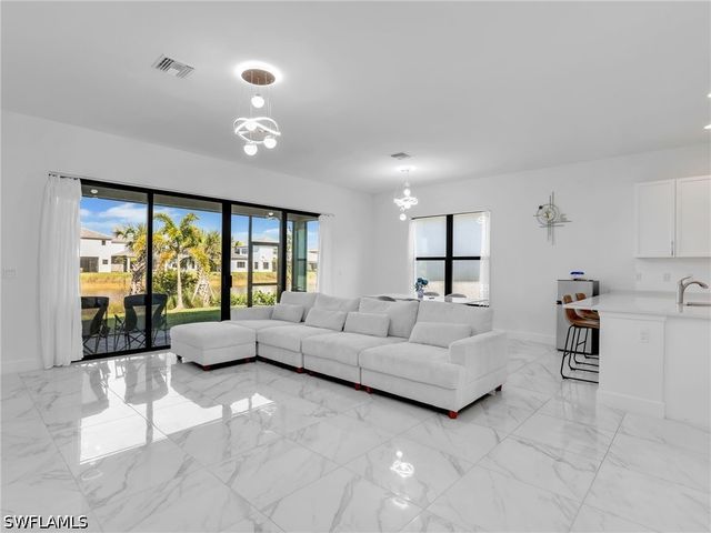 20329 Fair Oak LN, Estero, FL 33928