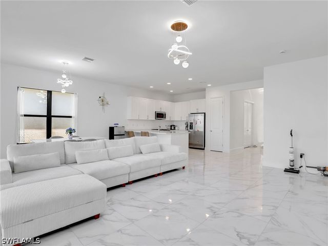 20329 Fair Oak LN, Estero, FL 33928