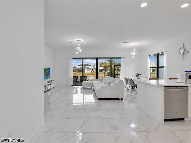 20329 Fair Oak LN, Estero, FL 33928