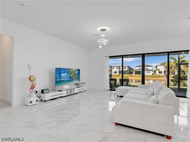 20329 Fair Oak LN, Estero, FL 33928