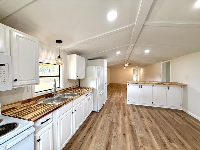 869 County Road 45, Headland, AL 36345