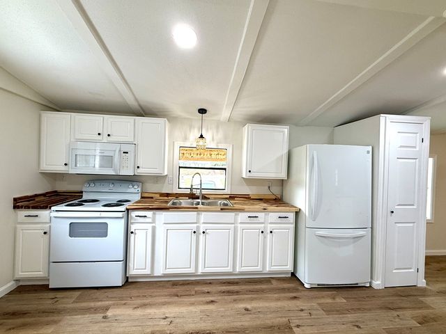 869 County Road 45, Headland, AL 36345