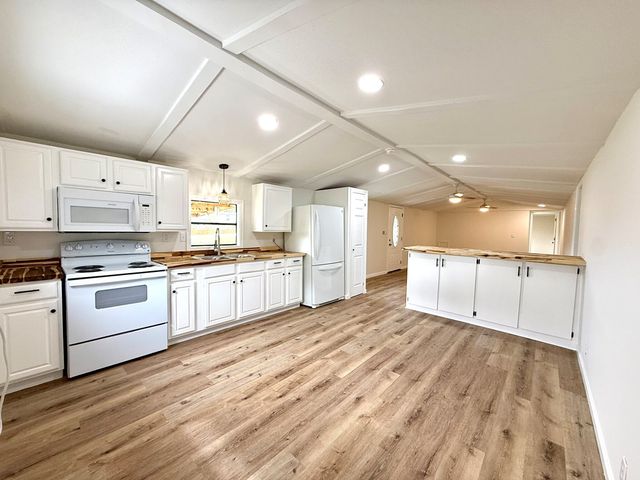 869 County Road 45, Headland, AL 36345