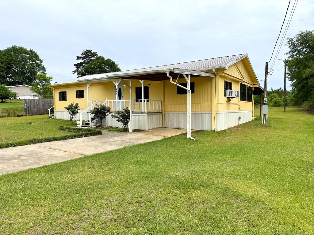 869 County Road 45, Headland, AL 36345