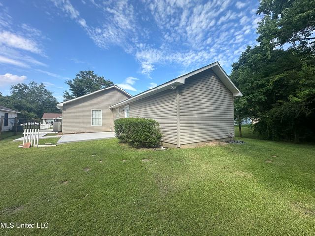 1113 Beach Avenue, Gulfport, MS 39501