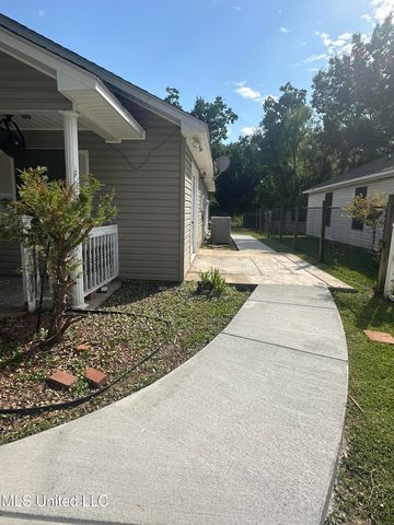 1113 Beach Avenue, Gulfport, MS 39501