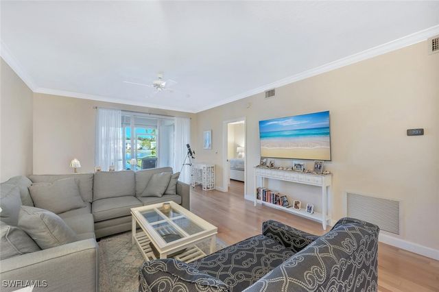 818 Tanbark DR 103, Naples, FL 34108