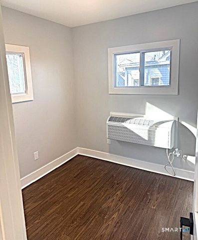 18 Harding Place 2nd Floor Back, Danbury, CT 06810