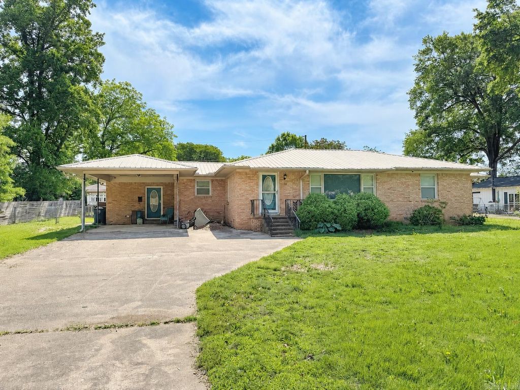 104 S Cone, Searcy, AR 72143