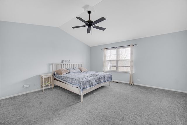 441 N Crooked Lake Lane, Lindenhurst, IL 60046