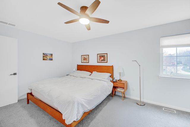 441 N Crooked Lake Lane, Lindenhurst, IL 60046