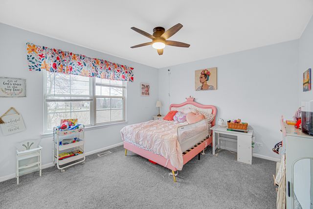 441 N Crooked Lake Lane, Lindenhurst, IL 60046