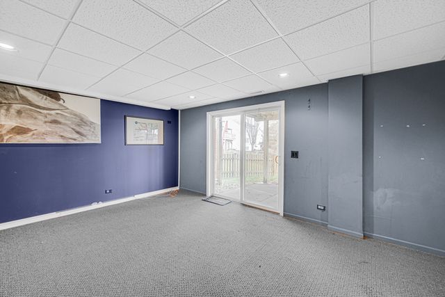 441 N Crooked Lake Lane, Lindenhurst, IL 60046