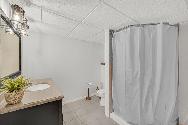 441 N Crooked Lake Lane, Lindenhurst, IL 60046