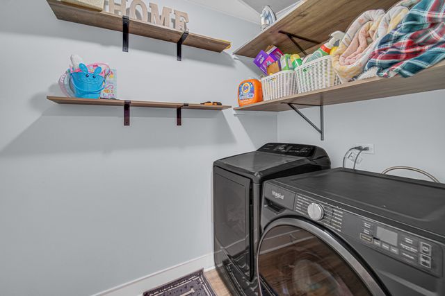 441 N Crooked Lake Lane, Lindenhurst, IL 60046