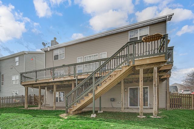 441 N Crooked Lake Lane, Lindenhurst, IL 60046