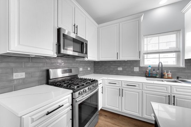 441 N Crooked Lake Lane, Lindenhurst, IL 60046