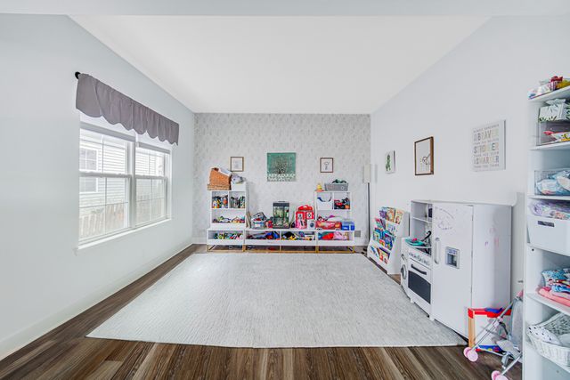 441 N Crooked Lake Lane, Lindenhurst, IL 60046