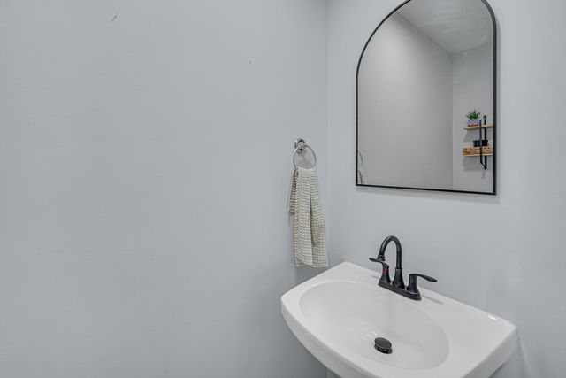 441 N Crooked Lake Lane, Lindenhurst, IL 60046