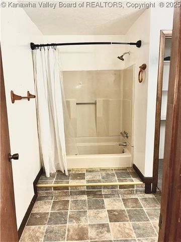 12240 Coal River Road, St Albans, WV 25177