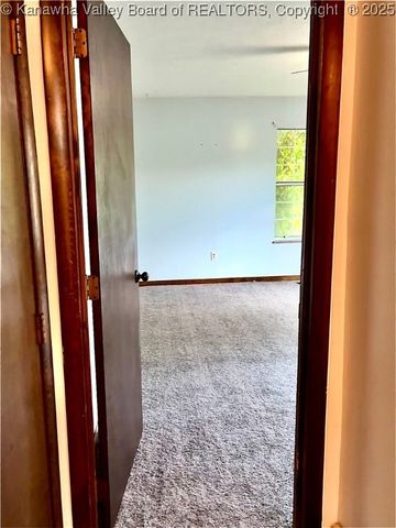 12240 Coal River Road, St Albans, WV 25177