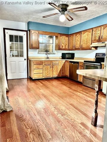 12240 Coal River Road, St Albans, WV 25177