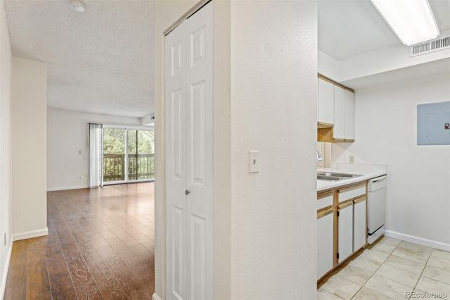 6435 S Dayton Street 302, Englewood, CO 80111