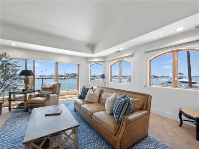 300 S Bay Front, Newport Beach, CA 92662