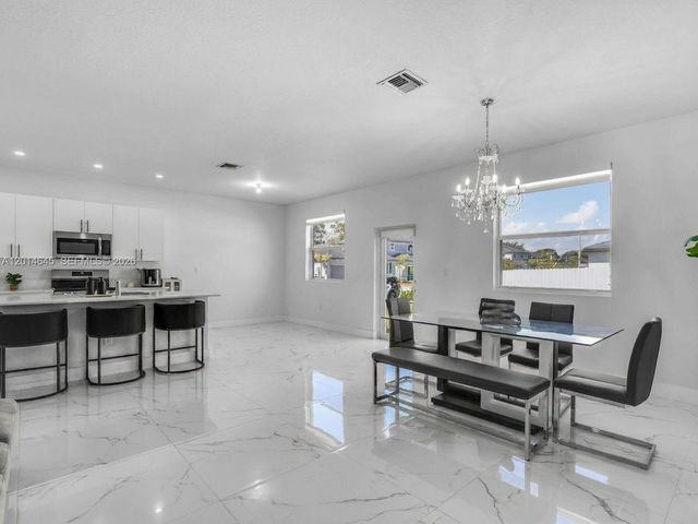 13629 SW 186th Ln, Miami, FL 33177