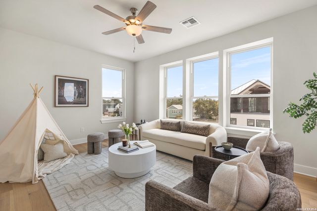 543 McMonigal Pl Bldg 1, San Antonio, TX 78210