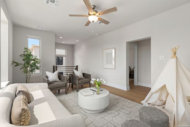 543 McMonigal Pl Bldg 1, San Antonio, TX 78210