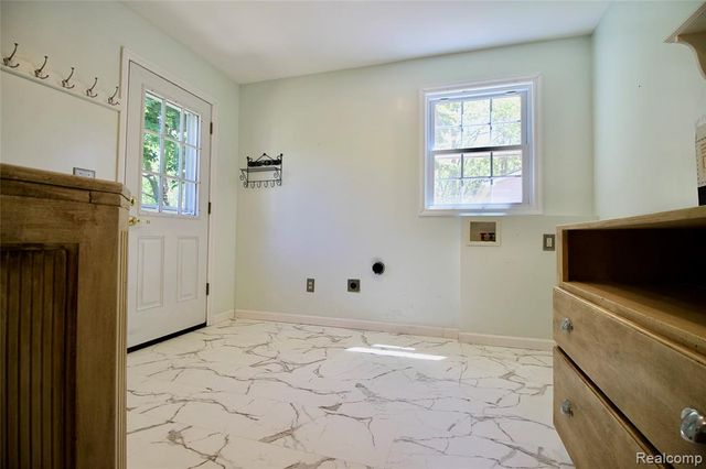 8372 Parshallville Road, Fenton, MI 48430