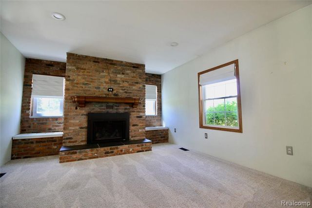8372 Parshallville Road, Fenton, MI 48430