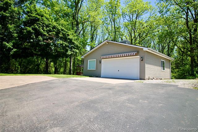 8372 Parshallville Road, Fenton, MI 48430