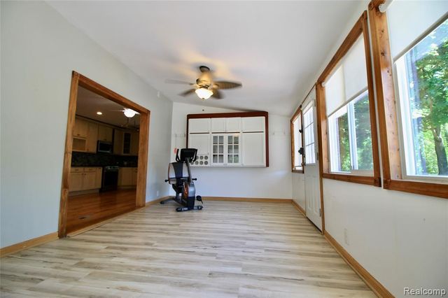 8372 Parshallville Road, Fenton, MI 48430