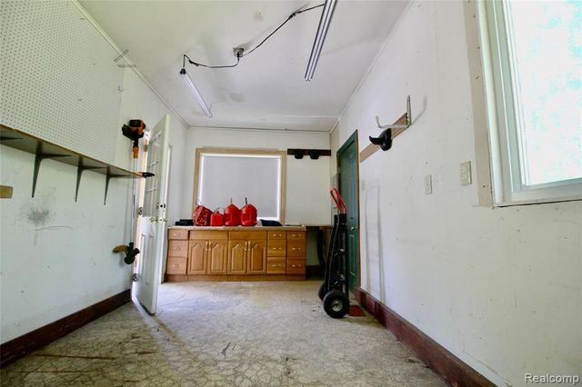 8372 Parshallville Road, Fenton, MI 48430