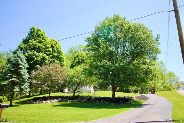 8372 Parshallville Road, Fenton, MI 48430