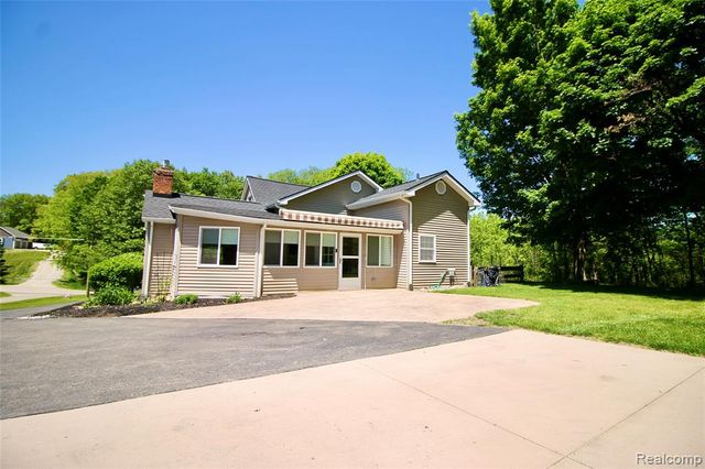 8372 Parshallville Road, Fenton, MI 48430