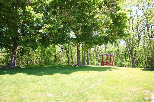 8372 Parshallville Road, Fenton, MI 48430