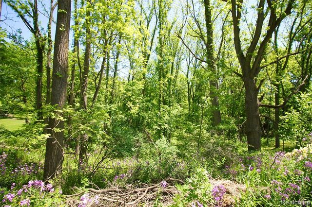 8372 Parshallville Road, Fenton, MI 48430